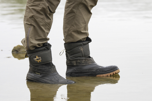 Vass fleece lined boot with quick release velcro strap hotsell