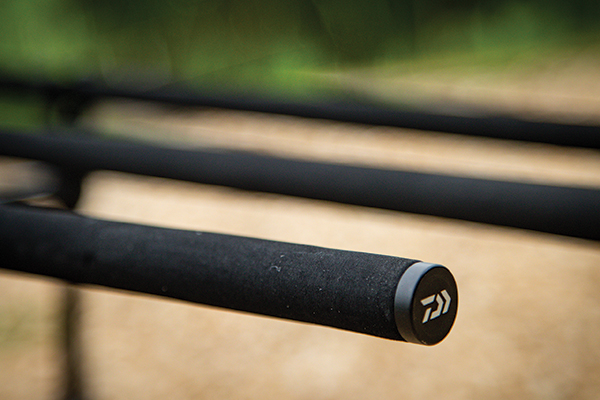 daiwa black widow carp fishing rod + 10ft 3.5lb – GO Outdoors The EXT version of the Black Widow carp rods are equipped with a telescopic butt section and offer an outstanding price Xt 50mm Lb Daiwa Black